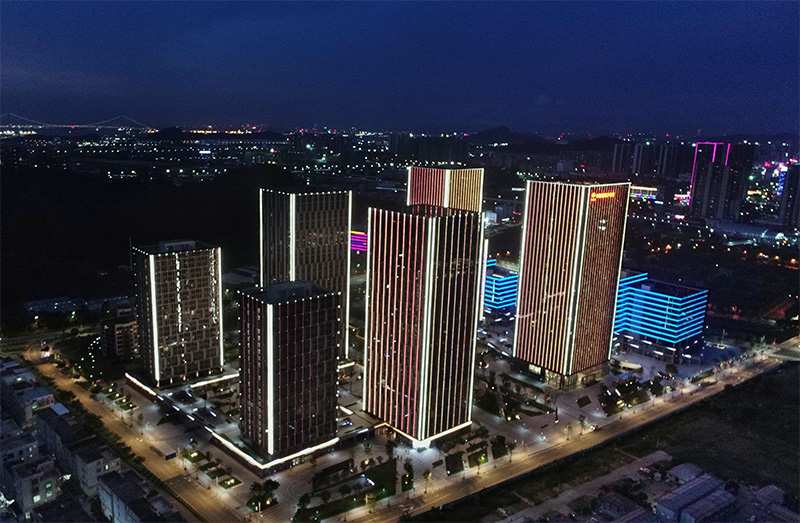 中鐵南方總部基地泛光照明工程側(cè)面實拍圖